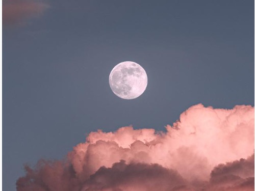 Full Moon Yin Yoga - auf Triviar